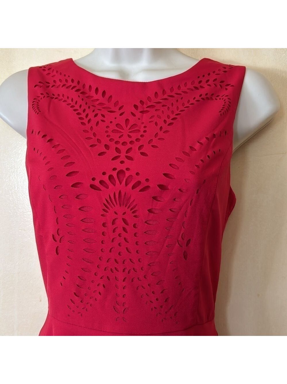 She and Sky red laser cut sleeveless mini size S - Picture 2 of 10